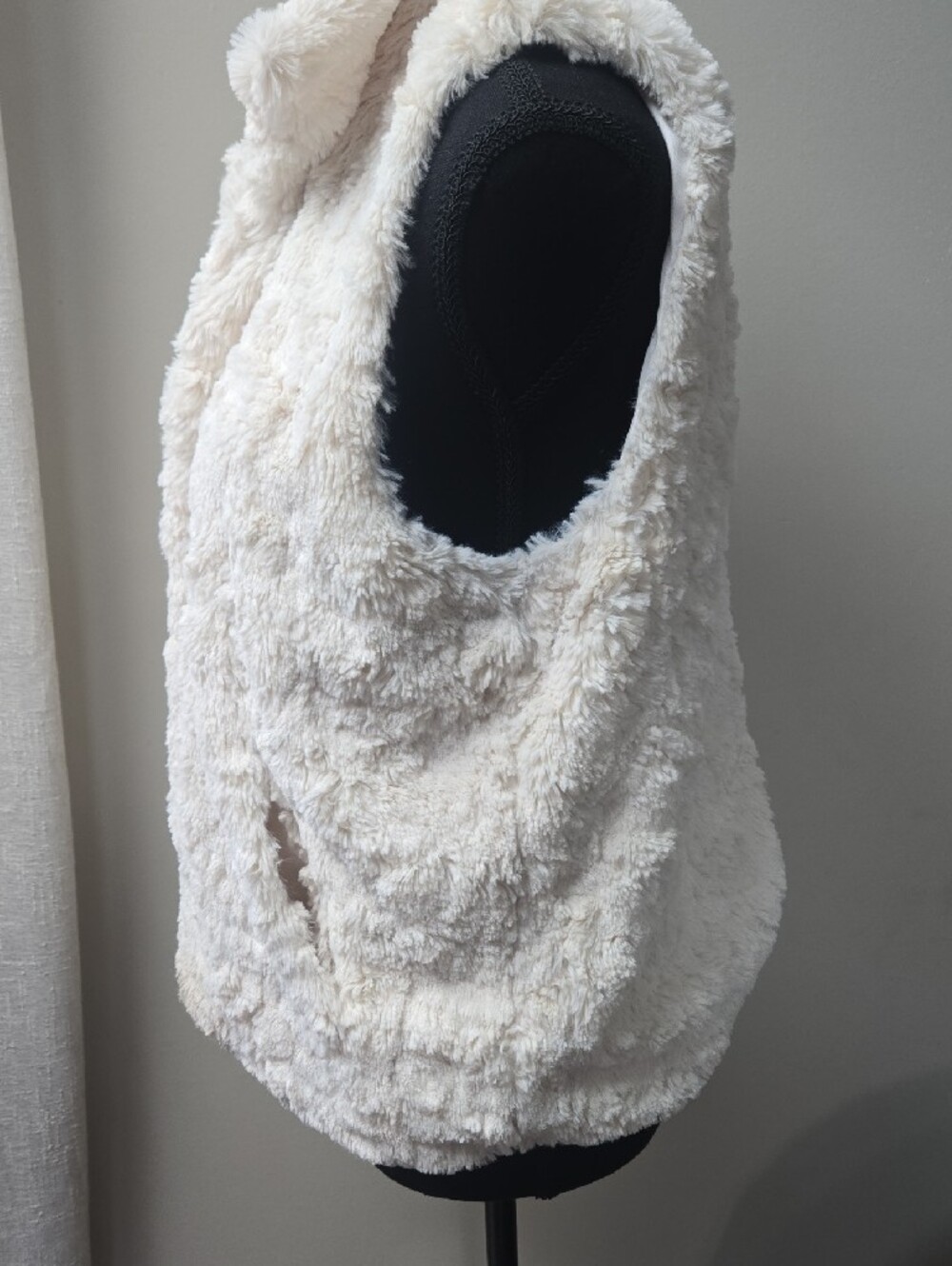Betsey Johnson Cream Faux Fur Open-Front Vest - Picture 3 of 5